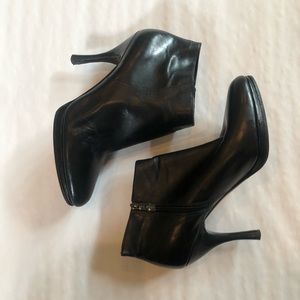 Via Spiga Black Leather Ankle Booties